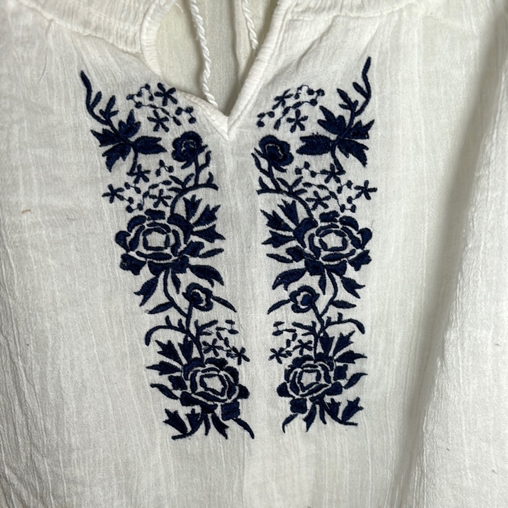 ⭐️White and Blue Puff Sleeve Blouse with Tie Front - Picture 3 of 7